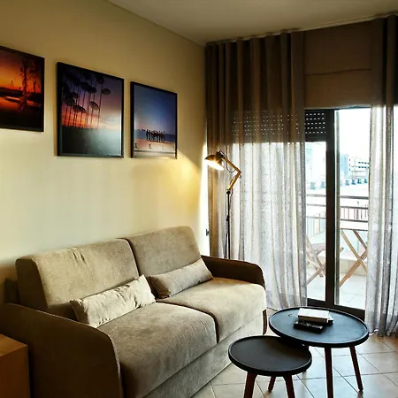 Designer Close To The Center + Free Parking Daire